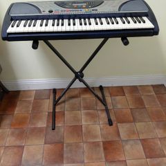Yamaha PSR-240 portable electronic keyboard