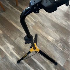 Hercules Guitar Stand