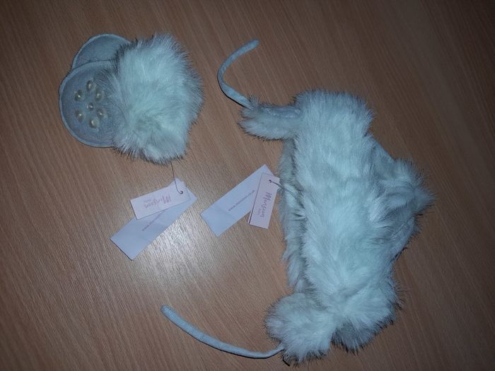 Baby girl hat and mittens set, brand new. 6-9 months