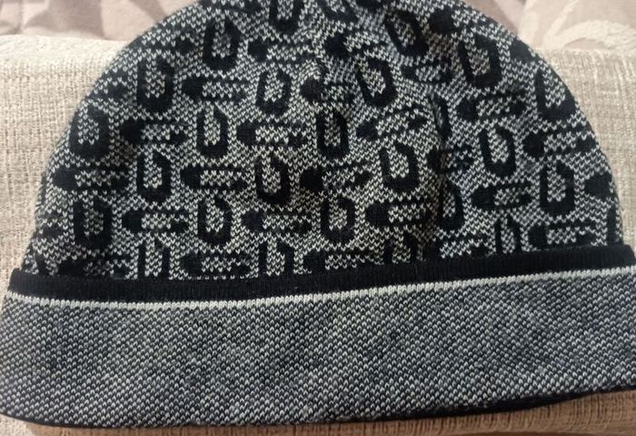 Guess hat