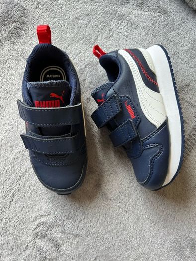 Boy trainers UK7-EU24