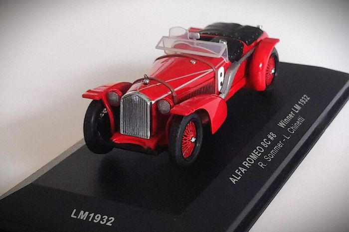 Diecast Model Le Mans Winning Alfa Romeo 8C 2300 Le Mans 1932 1st - IXO 1:43