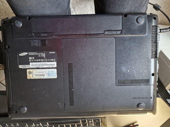 Samsung RV520 i3-2330M 8GB RAM Laptop