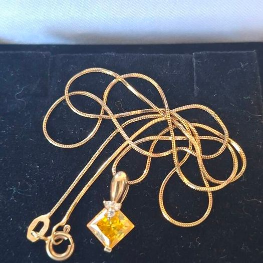 10 ct Gold Pendant with Natural Topaz and Diamonds