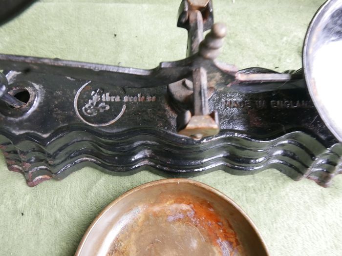 Vintage Libra Scale Co. Made In England Black & Gold Balance Weighing Scales Kitchen Baking Cast Iron Brass Metalware Heavy Antique