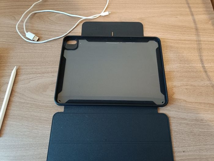 iPad Air 5th Gen (M1) Starlight + Apple Pencil 2 & Protector Bundle