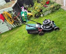 Petrol push mower Briggs and Stratton engine