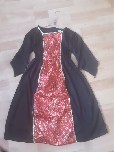Halloween Outfit To Fit Age 5/6 ..  Now Onky 6.00euro .. Last One