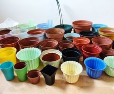 Bundle of Plastic Plant Pots Mixed Sizes 35 Pcs