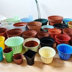 Bundle of Plastic Plant Pots Mixed Sizes 35 Pcs