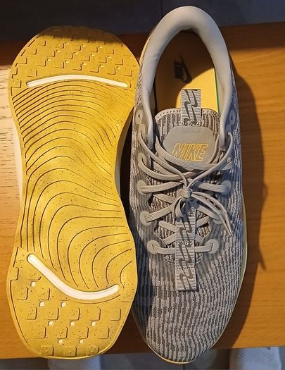Nike Motiva Walking Shoes