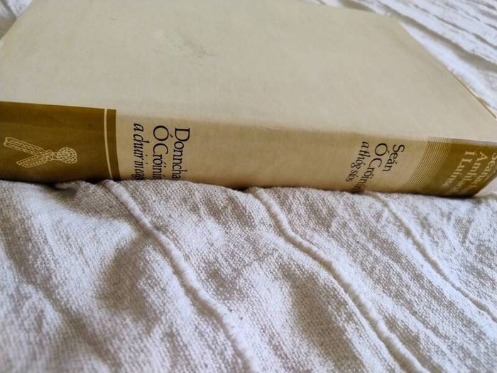 Seanachas Amhlaoibh i Luinse le Sean O Croinin agus Donncha O Croinin 1980 hardback in very good condition with some signs of wear on the dustcover see photos FREE STANDARD POSTAGE INCLUDED
