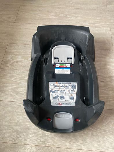 BeSafe baby car seat with isofix base