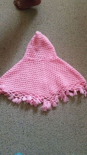 Girls woollen poncho size 1-2 years