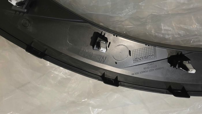 Genuine Hyundai Ioniq 5 Front Right (RH) Side Wheel Arch Trim Garnish Molding 87712-GI100 NEW
