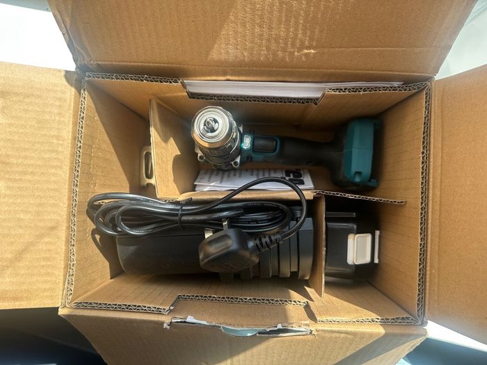 Makita hammer driver drill + battery 18V + charger