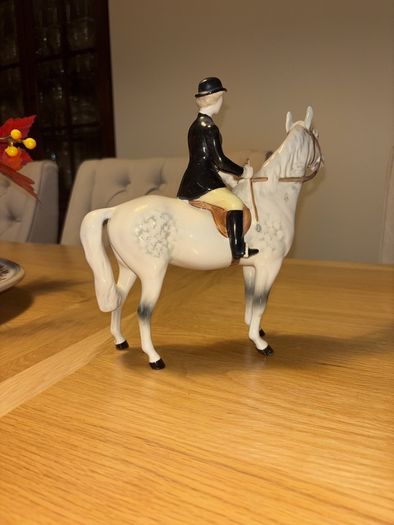 Beswick Huntswoman 1730