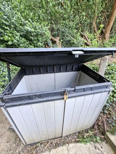 KETER Max outdoor garden storage box