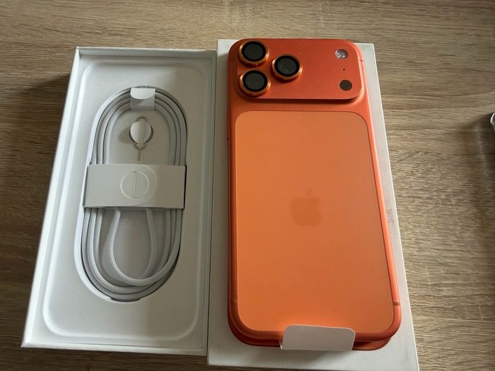 iphone 17 Pro Max 512GB(IRISH MODEL) Used Grade A+ Mint as New Apple Warranty Till April 2027 Free Phone Cover and Screen Protector RECEIPT