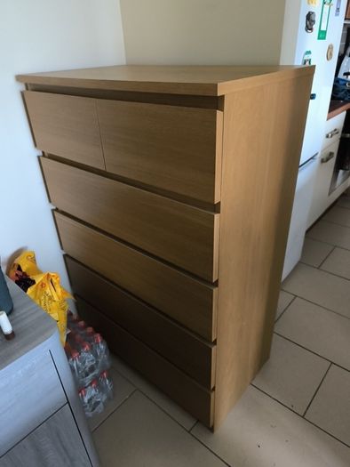 chest of drawers