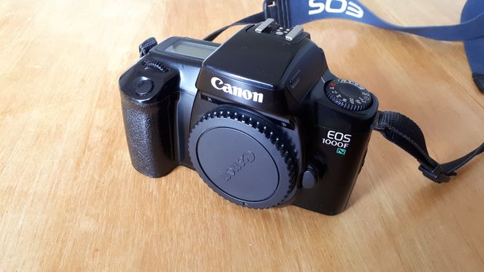 Canon EOS 35mm film camera for sale 700 1000F 5000