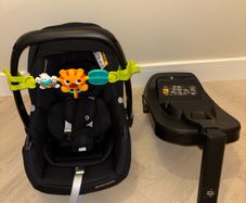 Maxi Cosi Cabriofix i-Size Car Seat & Isofix Base
