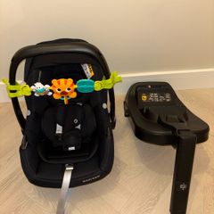 Maxi Cosi Cabriofix i-Size Car Seat & Isofix Base