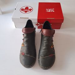 Never worn Rieker antistress ankle boots, size 6