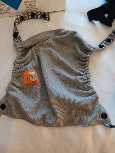 TULA  sling Free to Grow. Fully adjustable baby and toddler carrier.  In excellent condition.  Light use for 1 child. Baby insert never used. Suitable from 3.2kg to 20.4 kg.