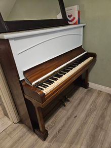 upright piano