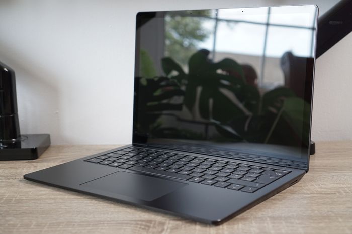 13.5" Microsoft Surface Laptop 5 Black | 16GB RAM | i5-1245U | 19 Battery Cycles