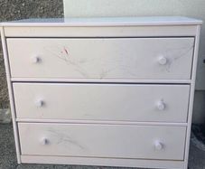 chest of drawers