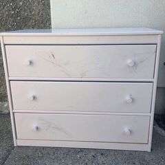 chest of drawers