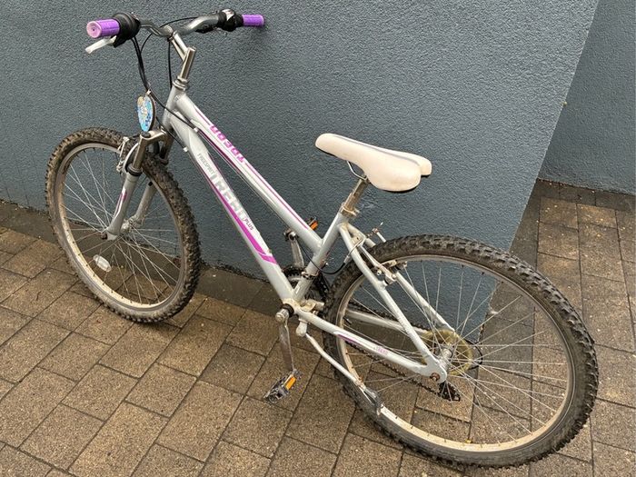 26" girls mountain bike