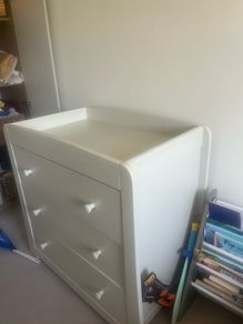 Mamas and papas changing table/drawers