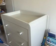 Mamas and papas changing table/drawers