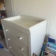 Mamas and papas changing table/drawers