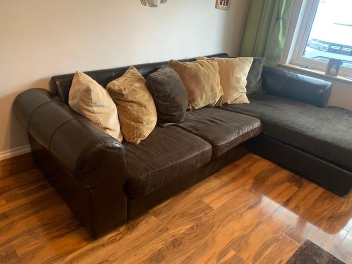Free items from a household clearance. Only genuine enquiries pls