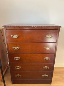 chest of drawers