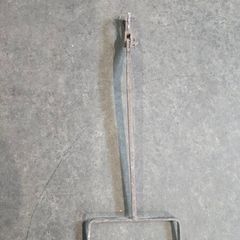 Manhole cover key