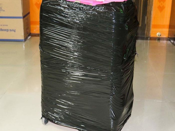 2 Pack Industrial Black Pallet Stretch Wrap Cling Film 20mic x 400mm x 260m with Plastic Rolling handle.Durable Self-Adhering Packing,Moving,Packaging,Heavy Duty Shrink Film