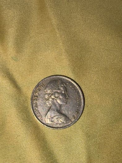 1975 Australia 5 Cents Coin - Echidna Design
