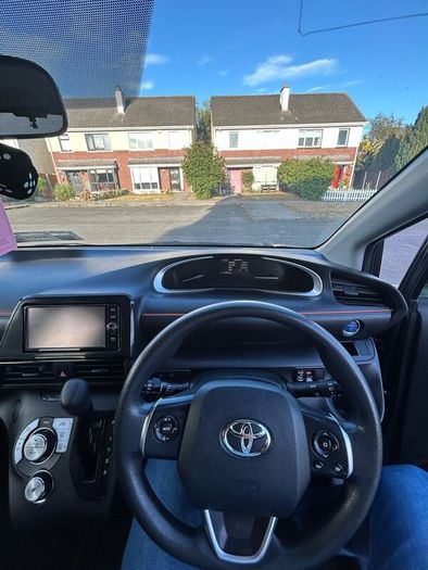 Toyota Sienta 2017