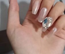 Press on nails