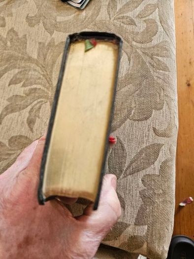 Missel Du Dimanche. French Sunday Missal.  In Good Condition.  See Photos For Same.