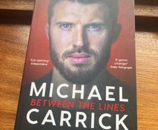 Michael Carrick: Between the Lines - Like New