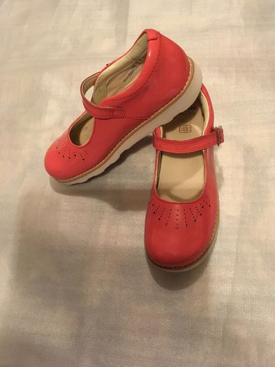 Clarks Shoes, size EU-33,5F. UK-1,5F