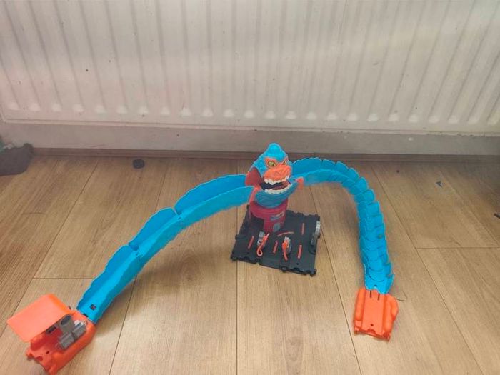 hot wheels city wreck & ride gorilla attack track