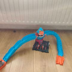 hot wheels city wreck & ride gorilla attack track