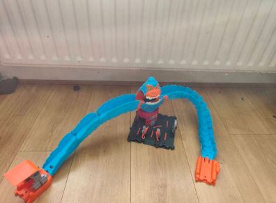 hot wheels city wreck & ride gorilla attack track